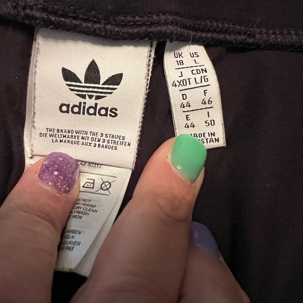 Adidas Black Apparel with White Label - Picture 3 of 5